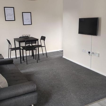 Lovely 1 Bedroom Studio Apartment - Merthyr Tydfil Luaran gambar