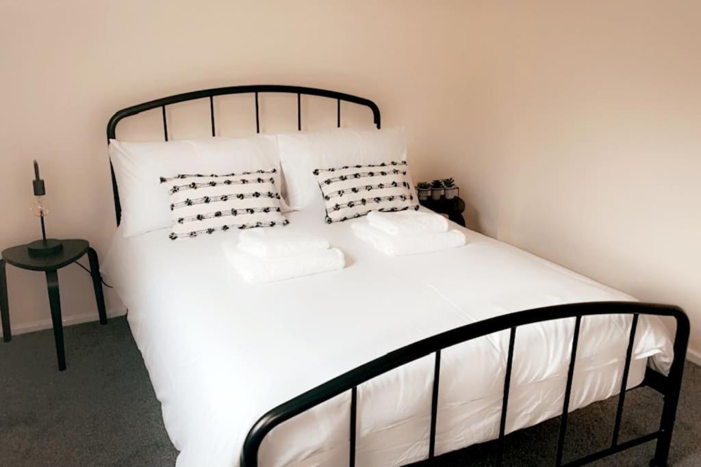 Lovely 1 Bedroom Studio Apartment - Merthyr Tydfil Luaran gambar