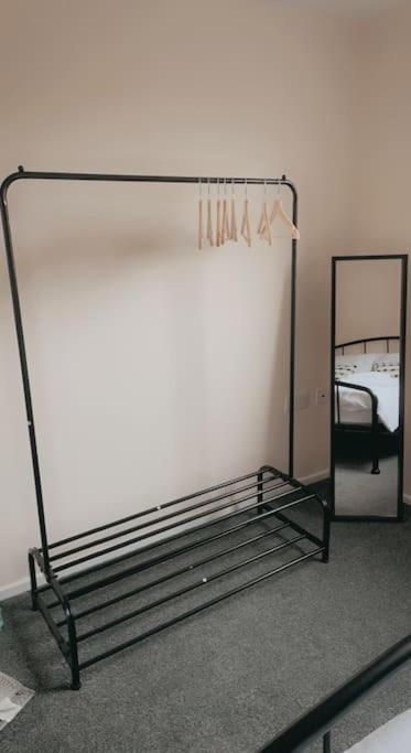 Lovely 1 Bedroom Studio Apartment - Merthyr Tydfil Luaran gambar