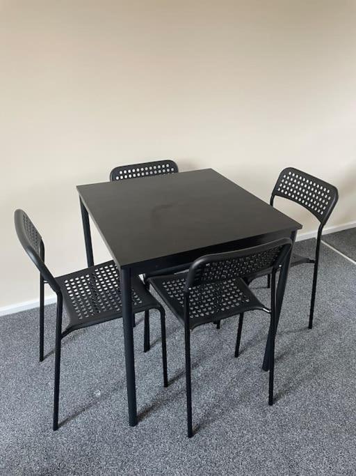Lovely 1 Bedroom Studio Apartment - Merthyr Tydfil Luaran gambar