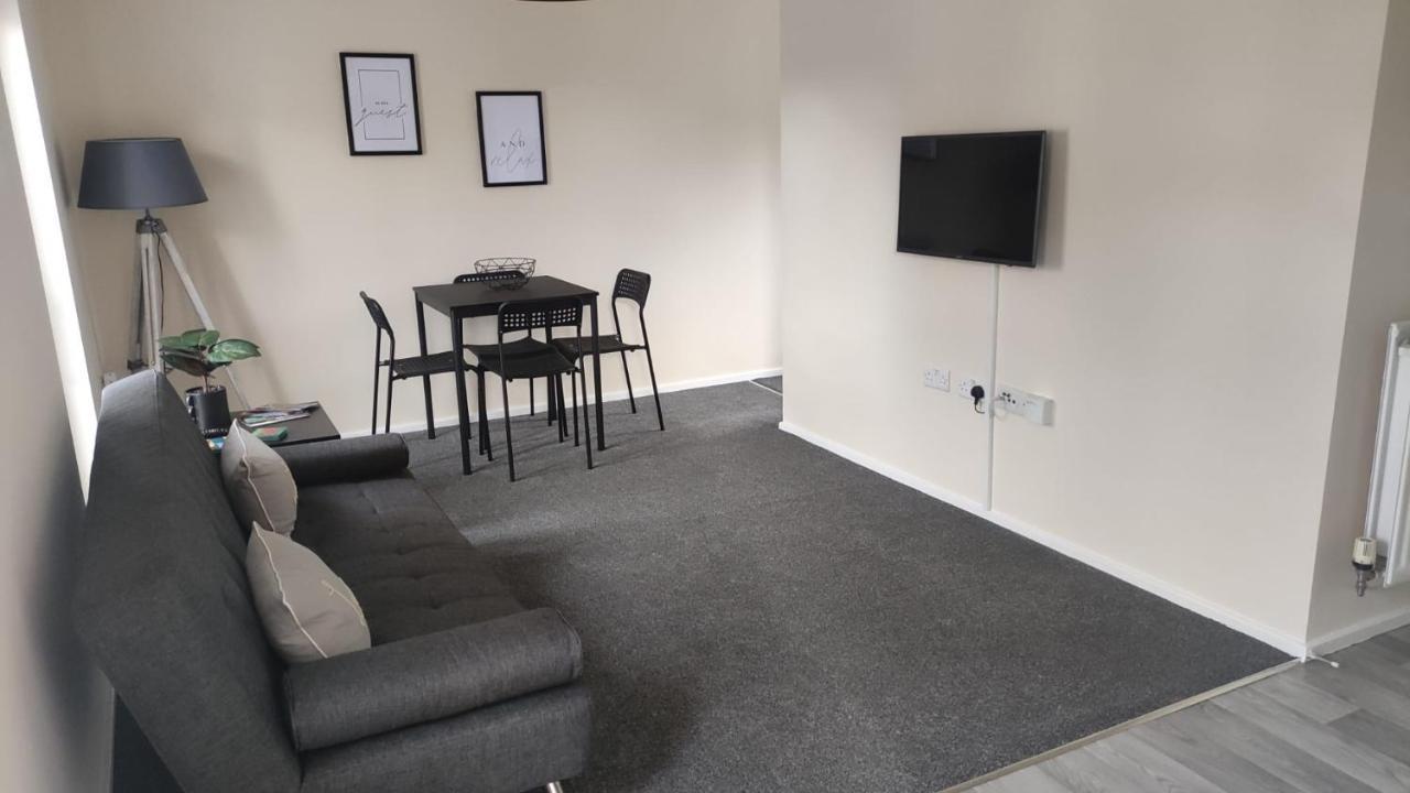 Lovely 1 Bedroom Studio Apartment - Merthyr Tydfil Luaran gambar