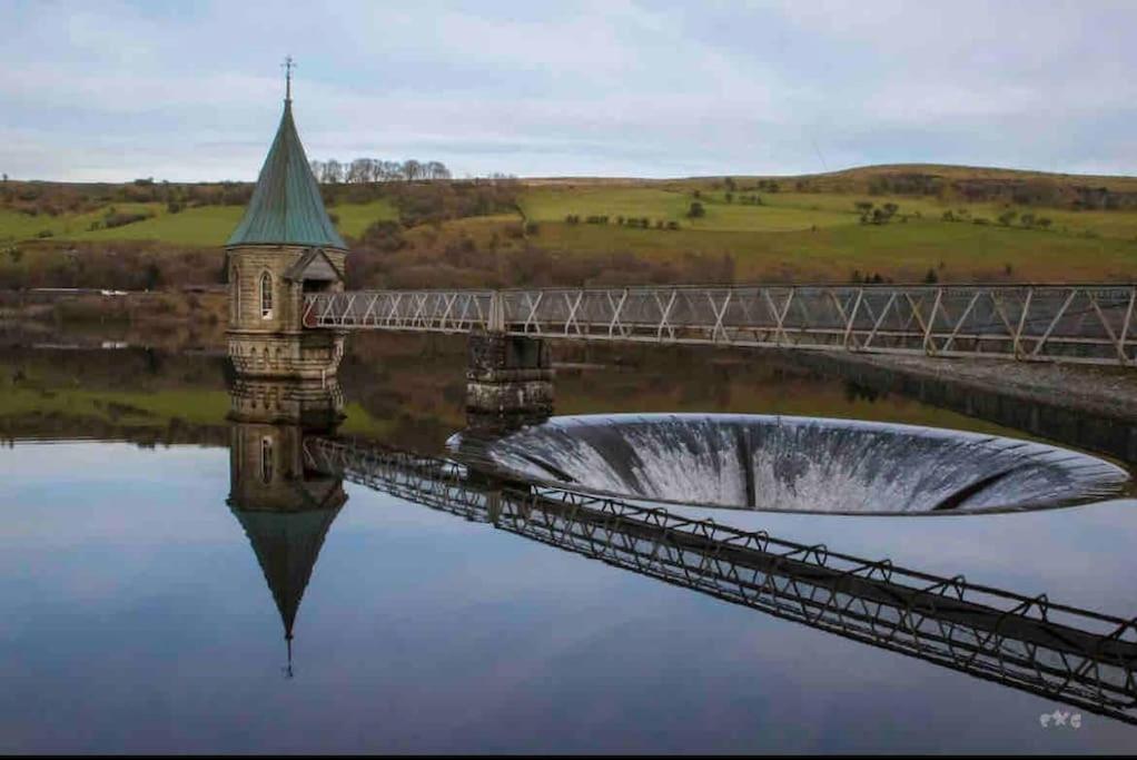 Lovely 1 Bedroom Studio Apartment - Merthyr Tydfil Luaran gambar